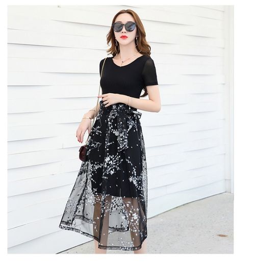 这样搭配服装有气质，印花元素让你变身时尚名媛